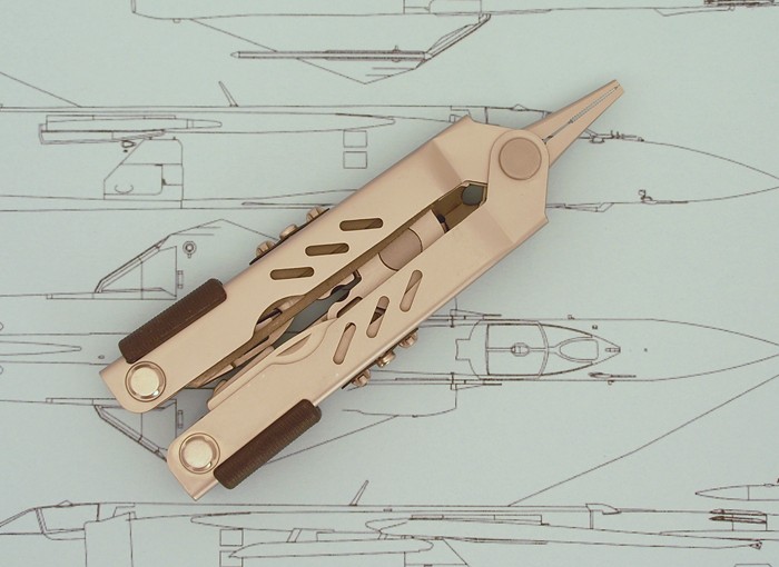 400 Compact Fisherman, closed